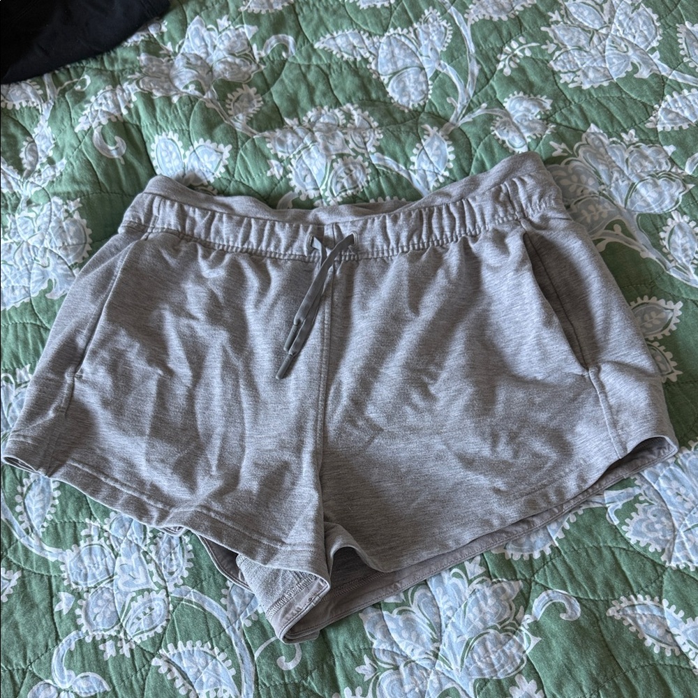 Lululemon Inner Glow Short 3" *Modal size 8